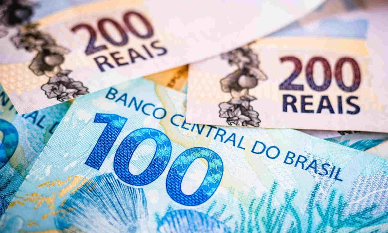 Imposto mínimo de 14% para super ricos pode garantir isenção total a quem ganha até R$ 5 mil, diz Ipea